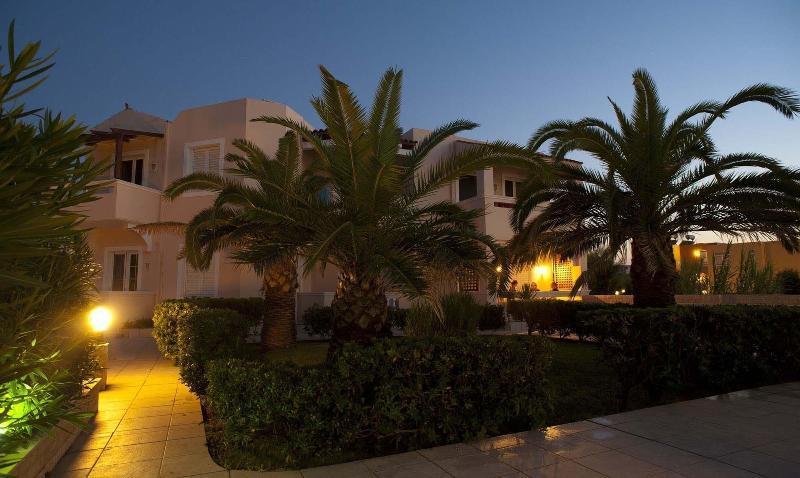 Hotel Caretta Beach Gerani  Екстер'єр фото